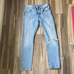 WOMENS LEVIS JEANS SIZE 24